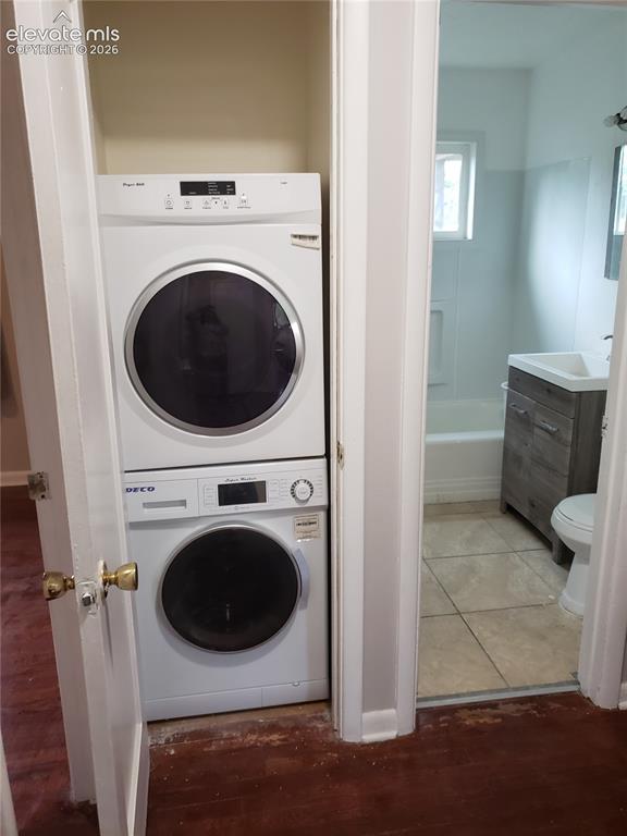 Image 11 of 13: Laundry