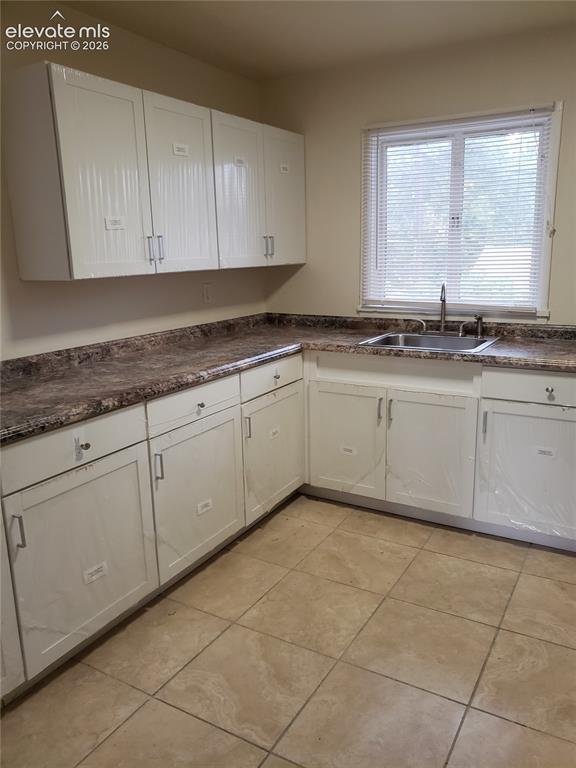 Image 4 of 13: Kitchen