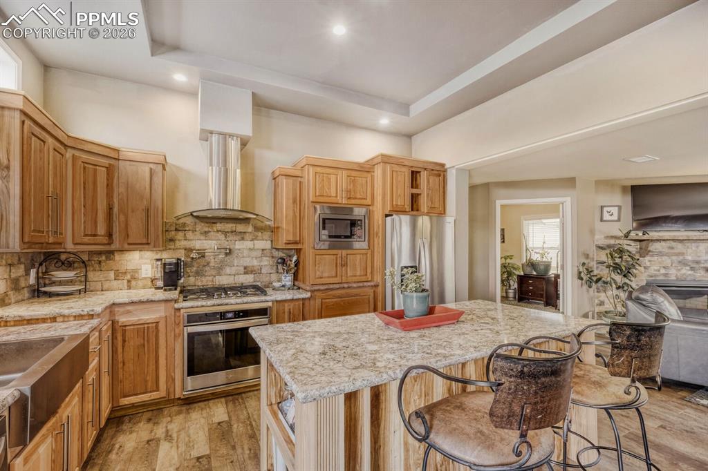 Image 10 of 33: Kitchen