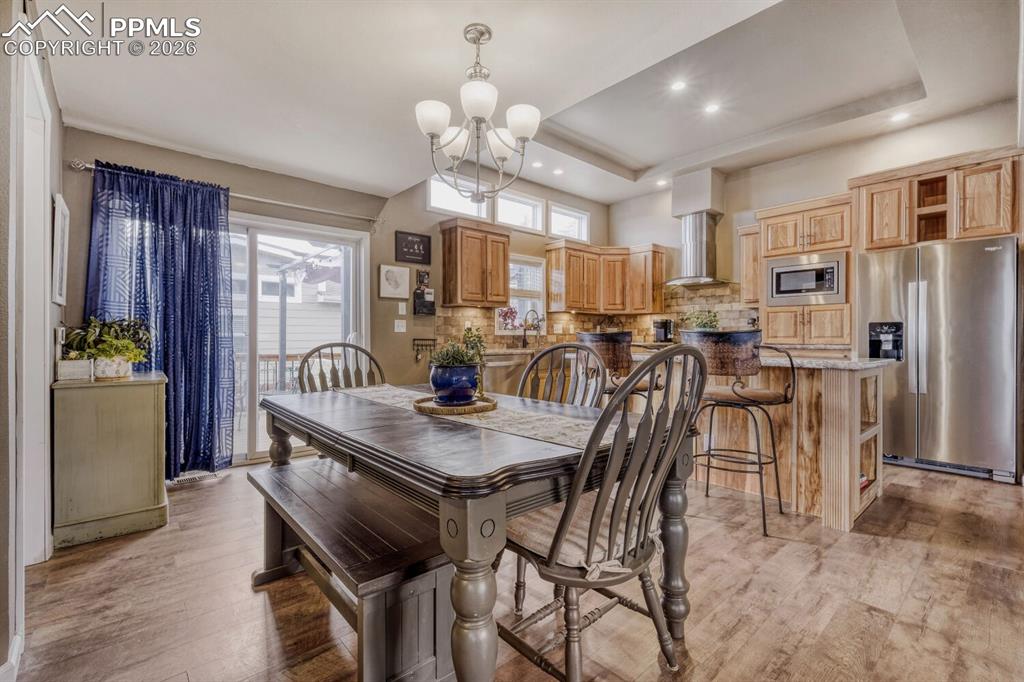 Image 13 of 33: Dining Area