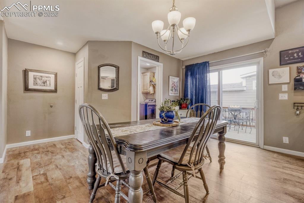 Image 14 of 33: Dining Area