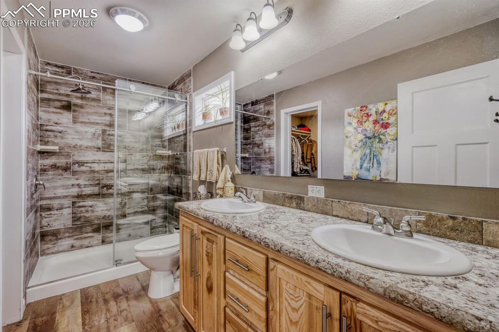 Image 18 of 33: Master Bathroom
