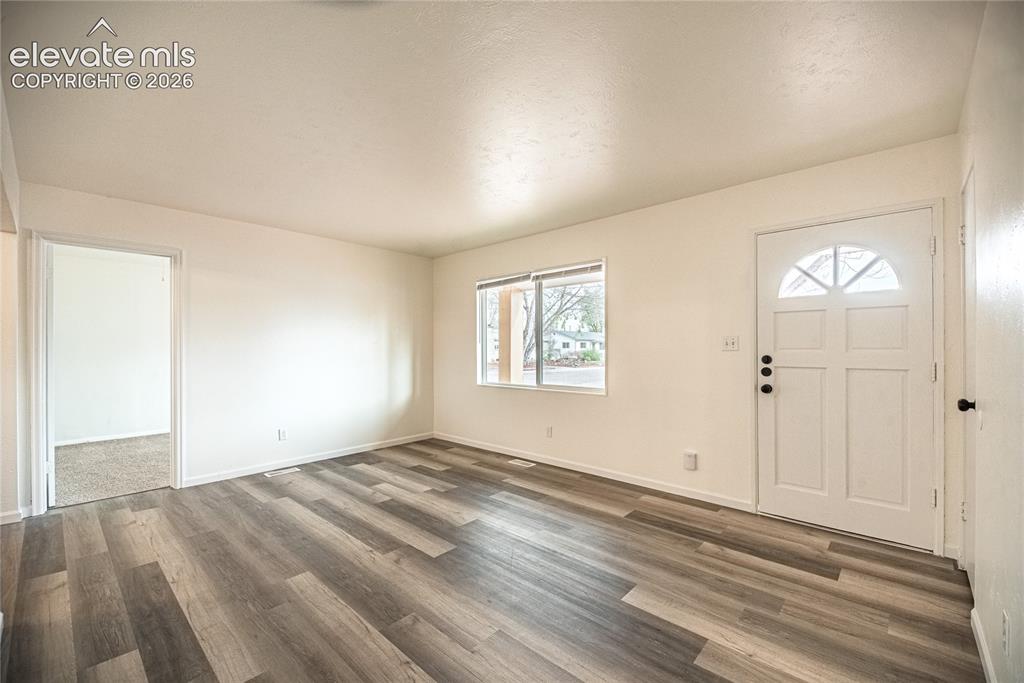Image 9 of 31: Entry