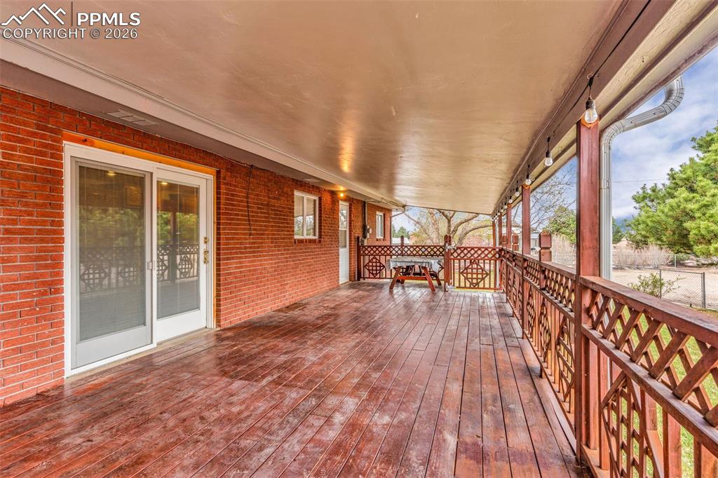 Image 28 of 48: Deck