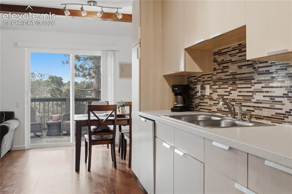 Image 10 of 29: Kitchen