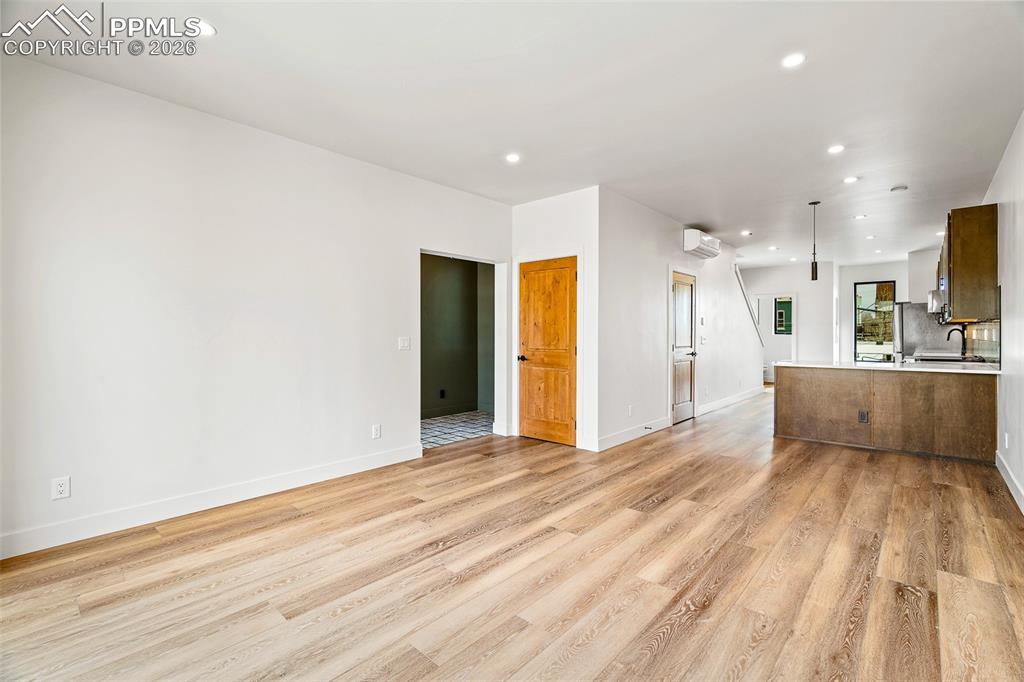 Image 28 of 50: Living Room