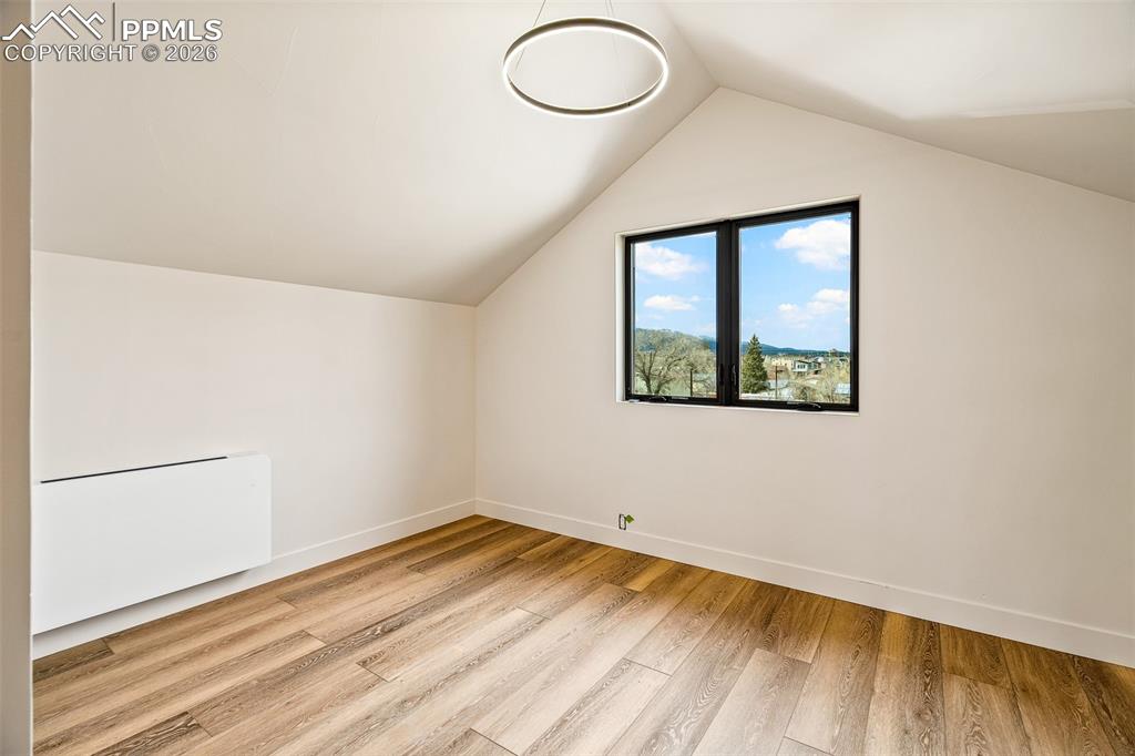 Image 33 of 50: Bonus Room