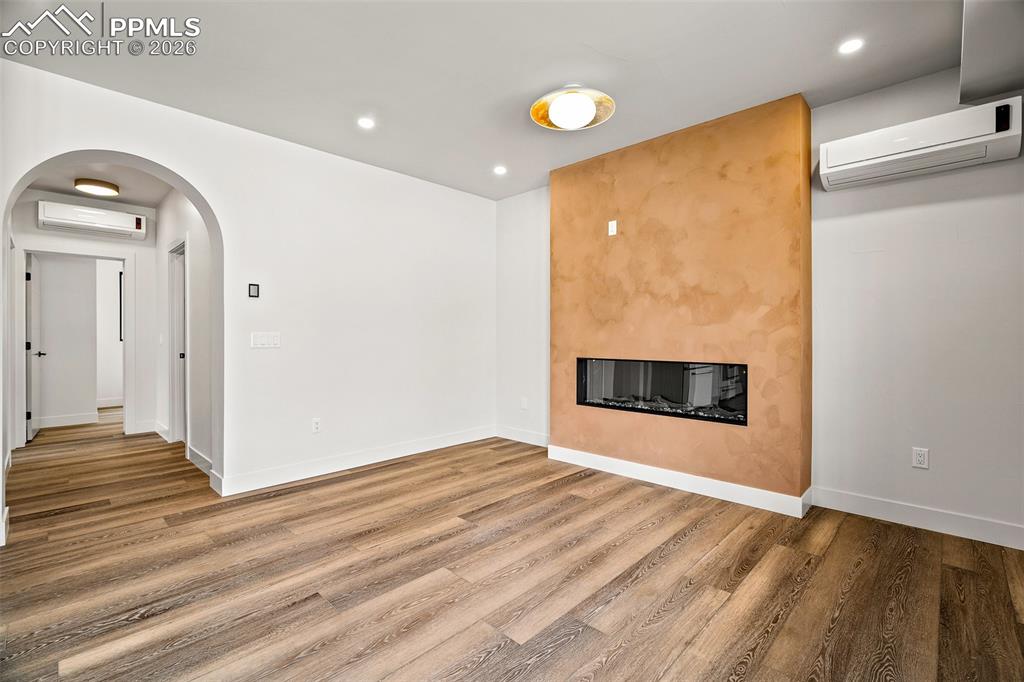 Image 38 of 50: Living Room