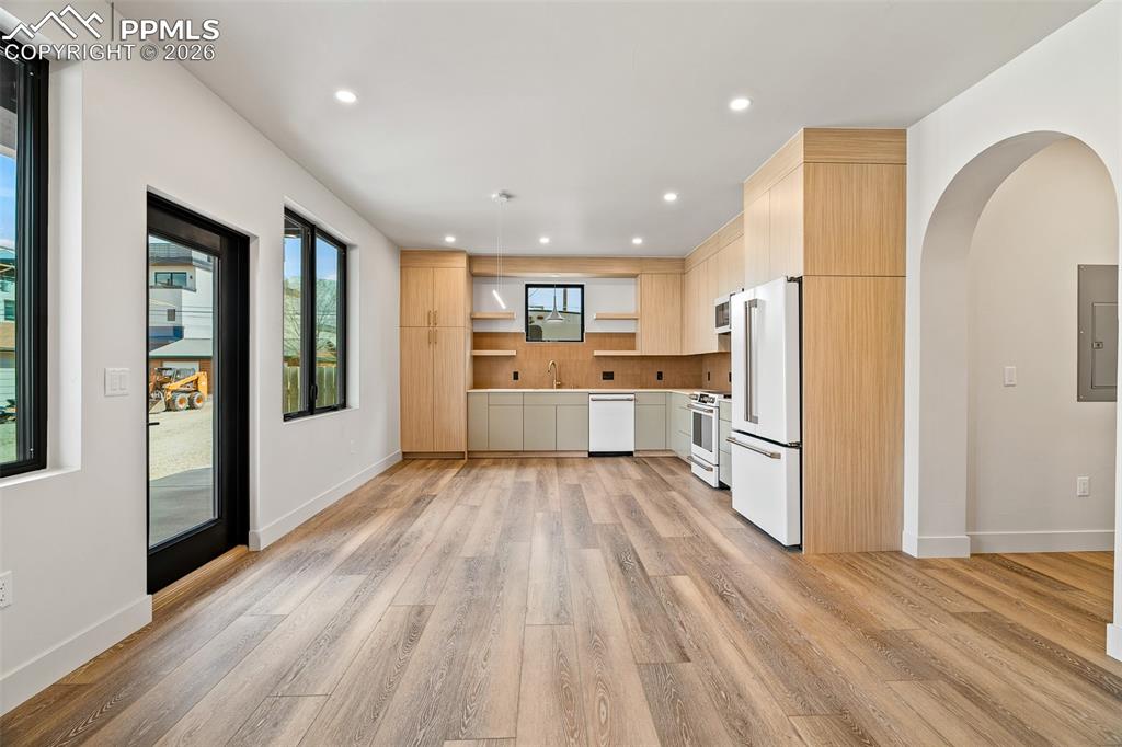 Image 39 of 50: Kitchen