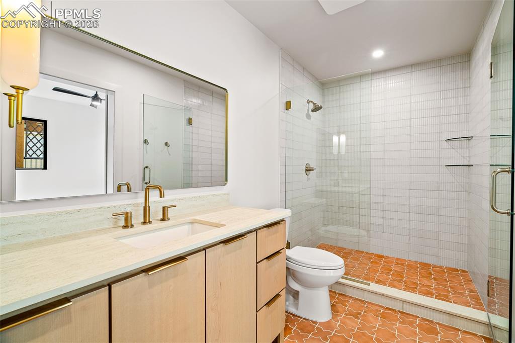 Image 44 of 50: Bathroom