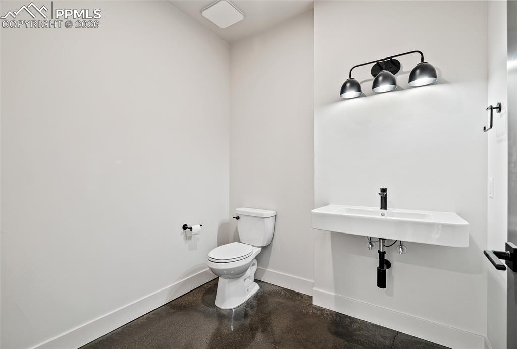 Image 46 of 50: Bathroom