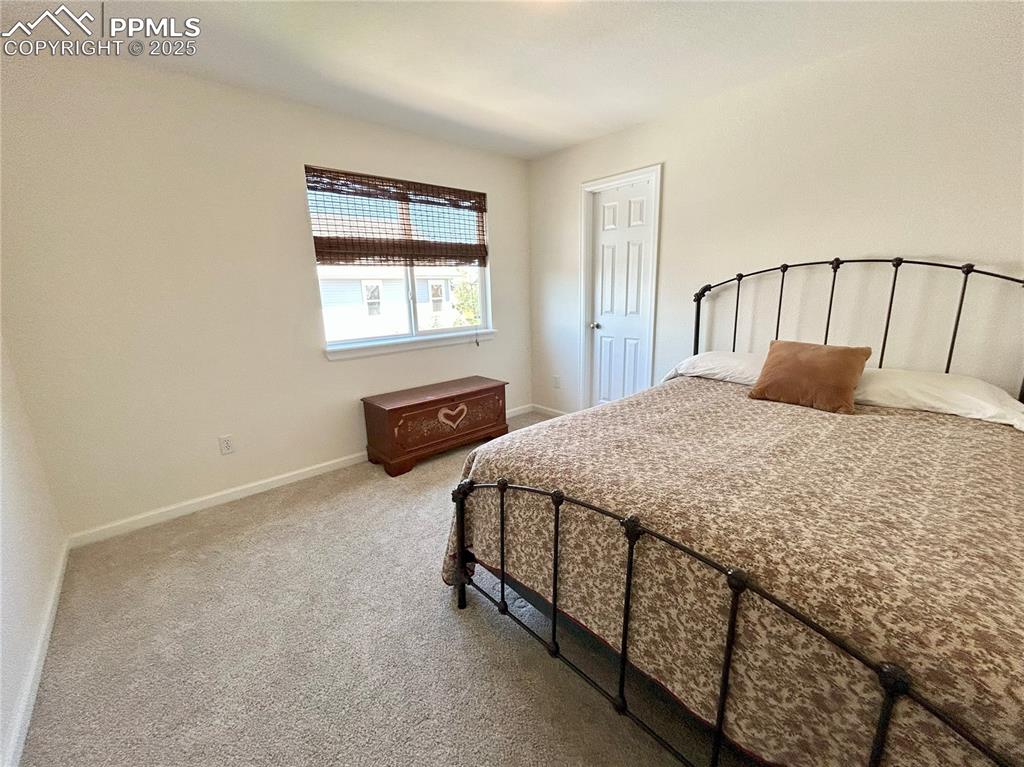 Image 15 of 24: Bedroom