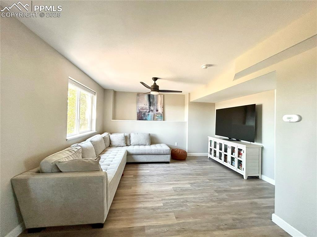 Image 19 of 24: Living Room