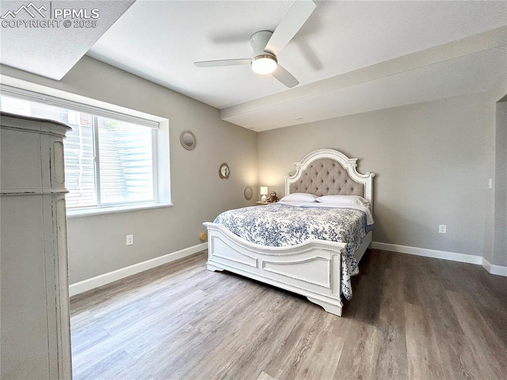 Image 20 of 24: Bedroom