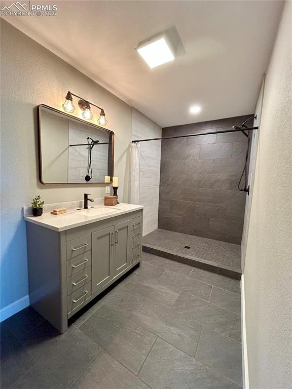 Image 21 of 24: Bathroom