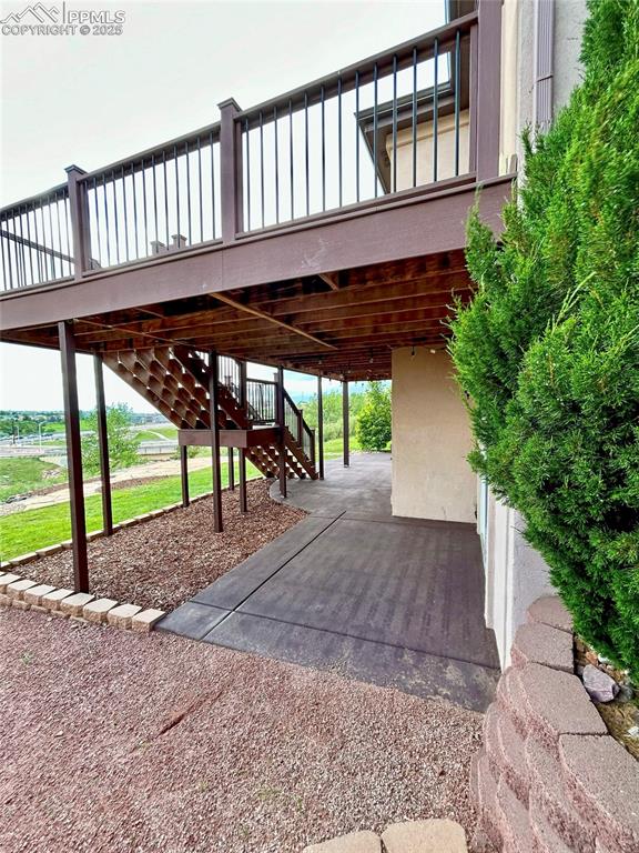 Image 22 of 24: Patio