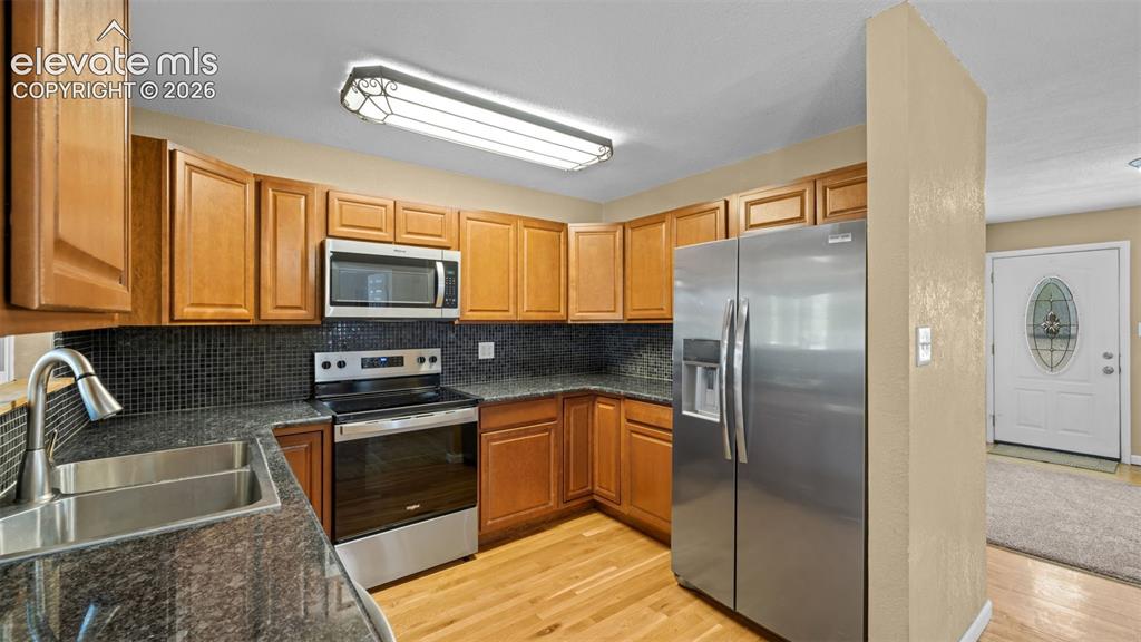 Image 14 of 38: Kitchen