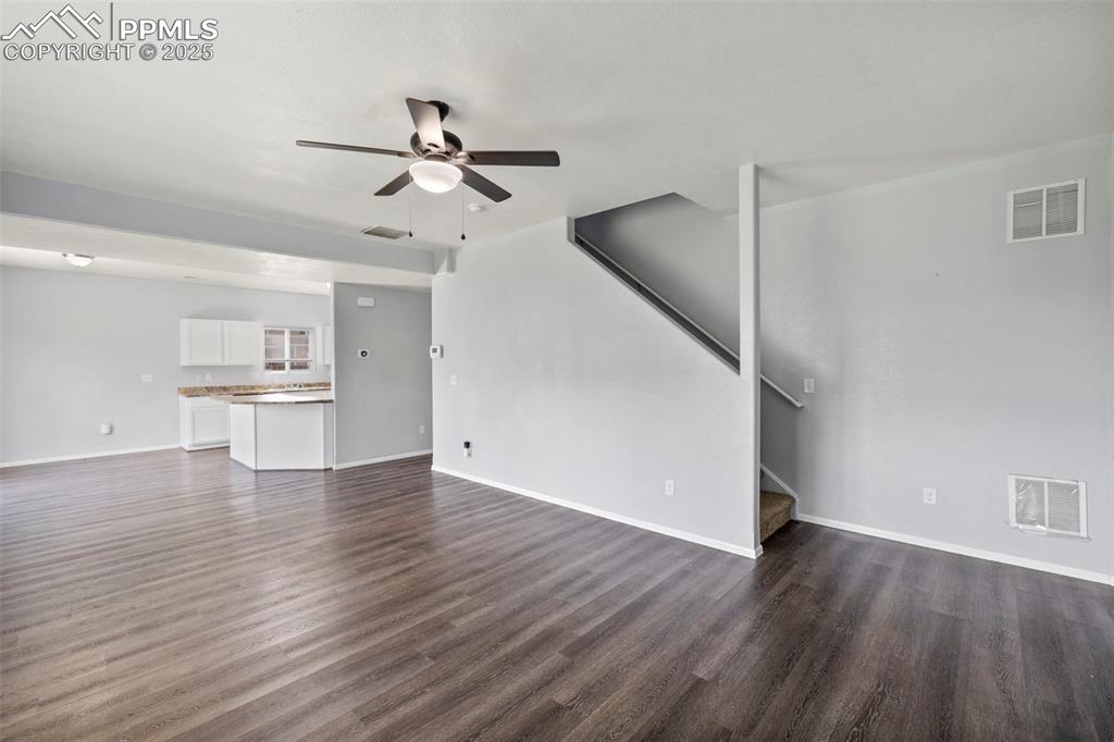 Image 11 of 38: Family Room