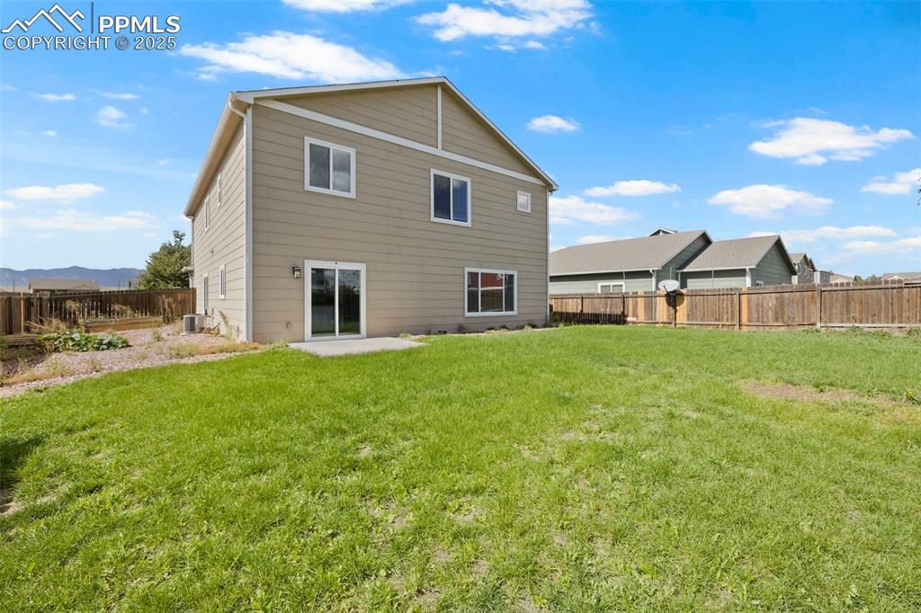 Image 34 of 38: Back of Structure