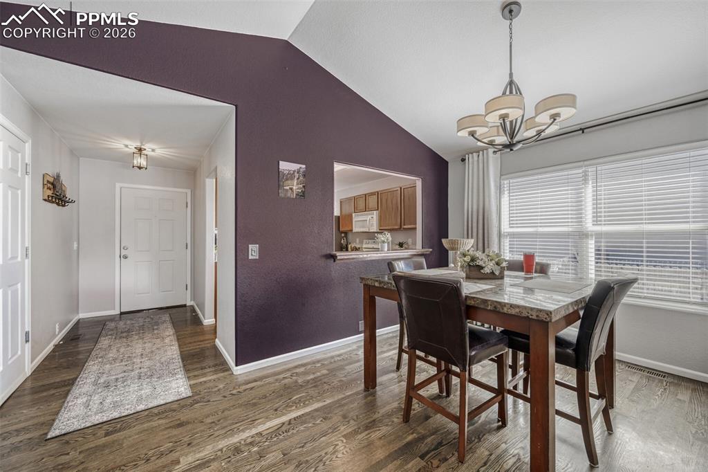 Image 10 of 39: Dining Area