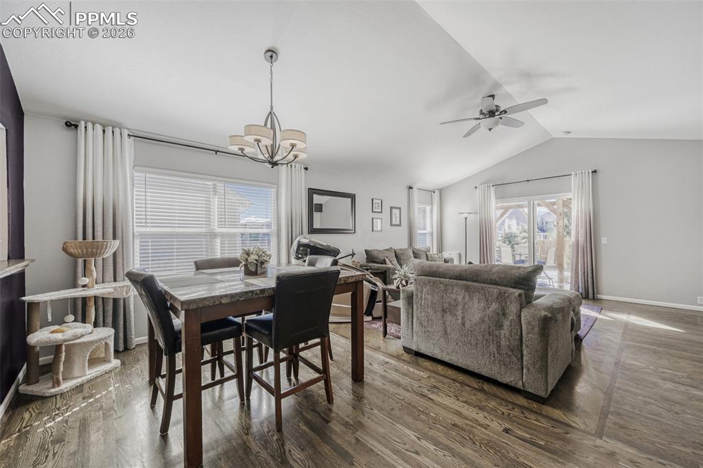 Image 11 of 39: Dining Area