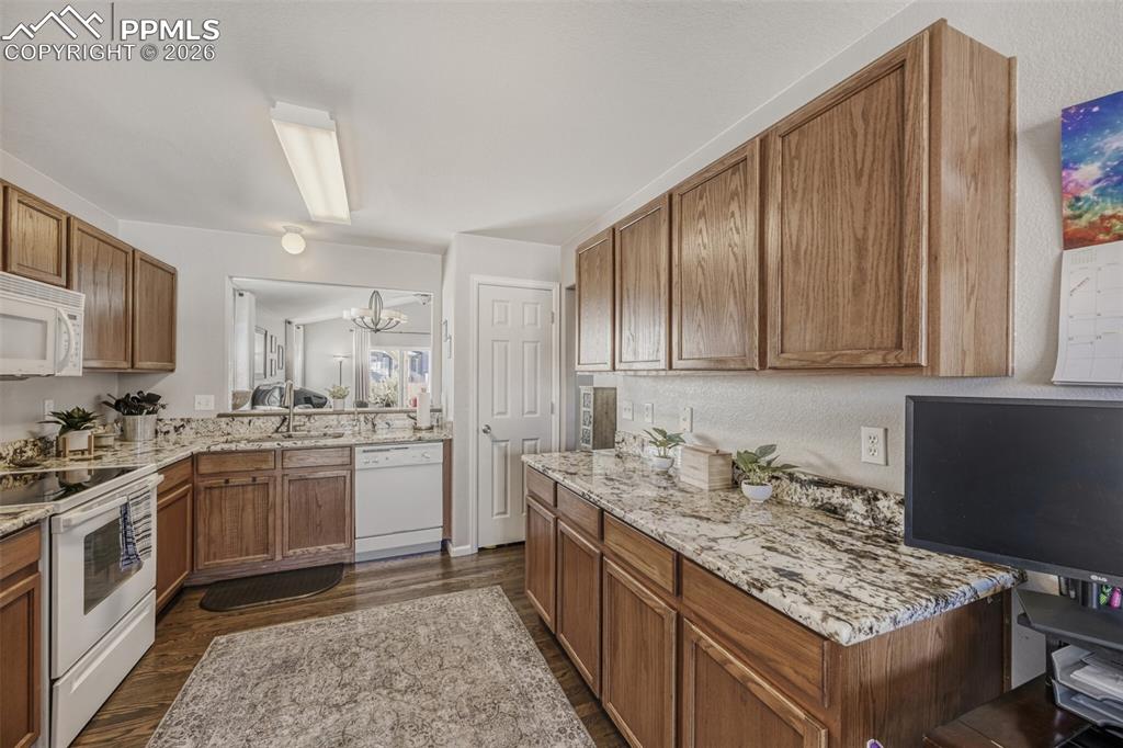 Image 16 of 39: Kitchen