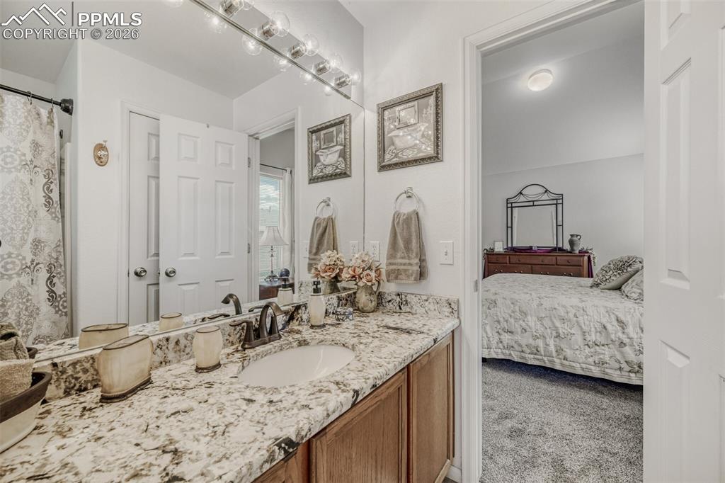 Image 27 of 39: Bathroom