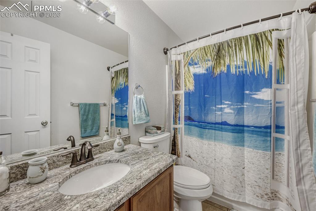 Image 32 of 39: Bathroom