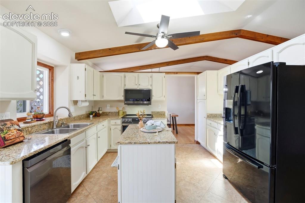 Image 12 of 45: Kitchen