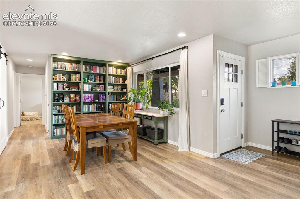 Image 10 of 27: Dining Area