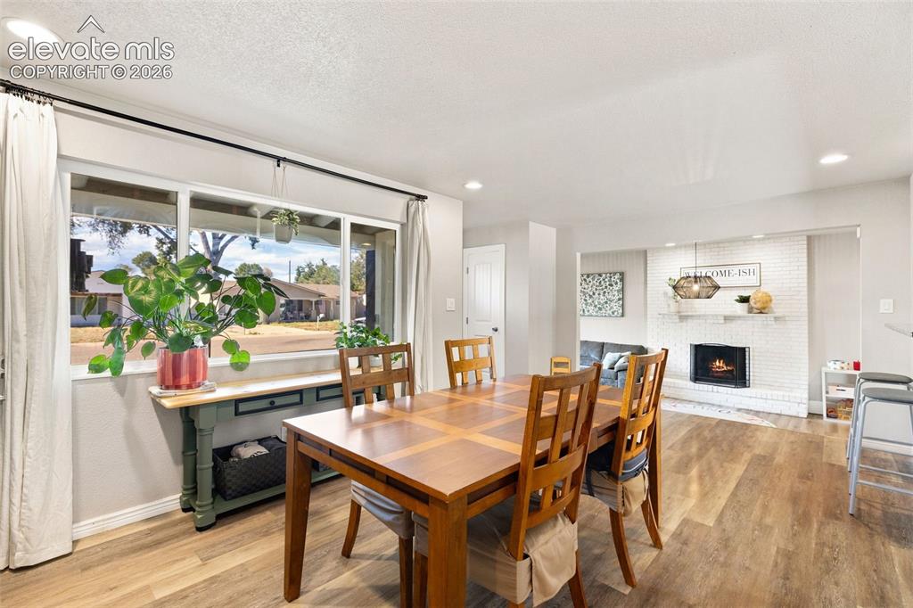 Image 11 of 27: Dining Area
