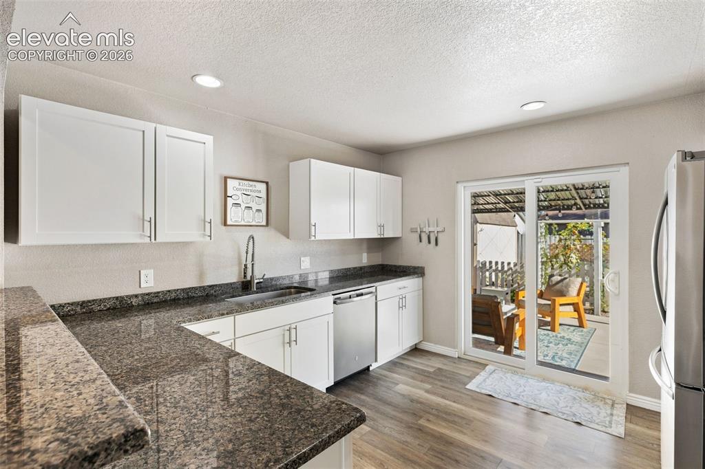 Image 12 of 27: Kitchen