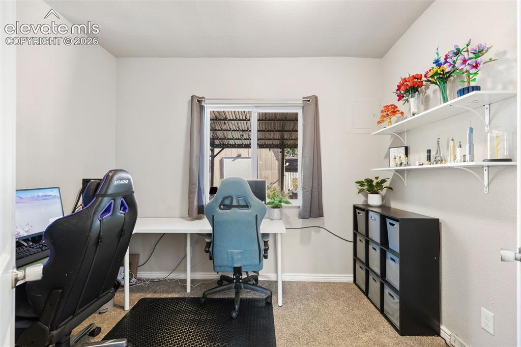 Image 15 of 27: Office