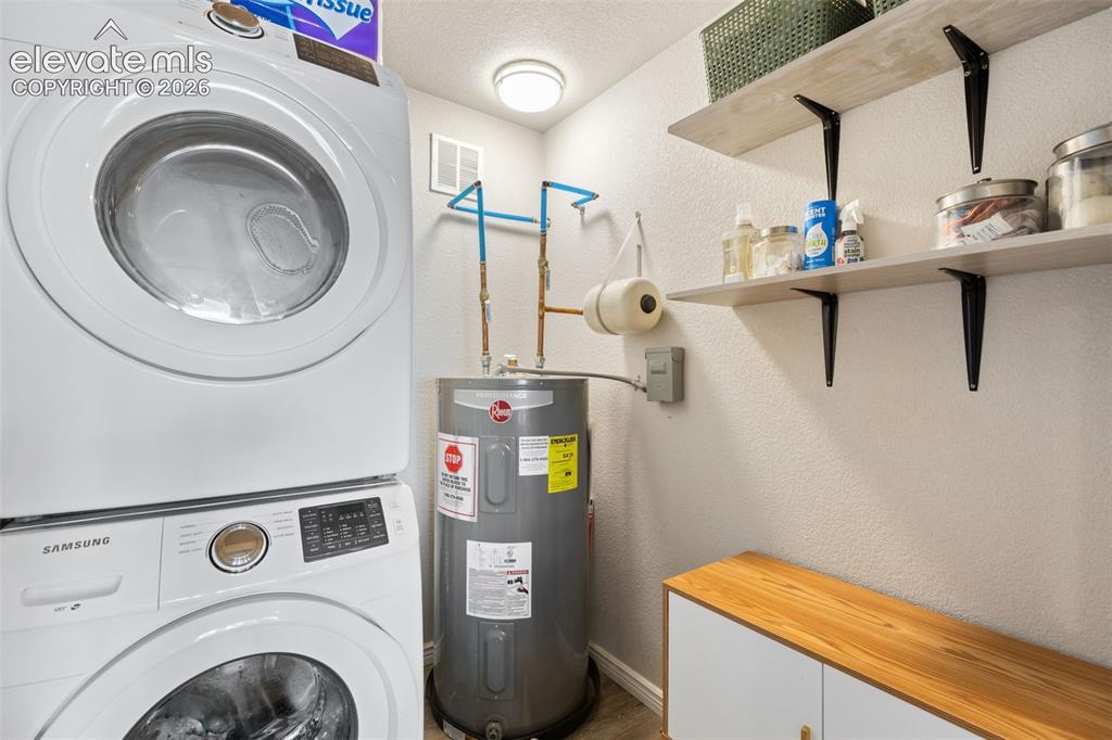 Image 17 of 27: Laundry