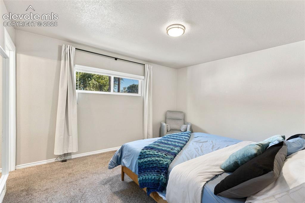 Image 19 of 27: Bedroom