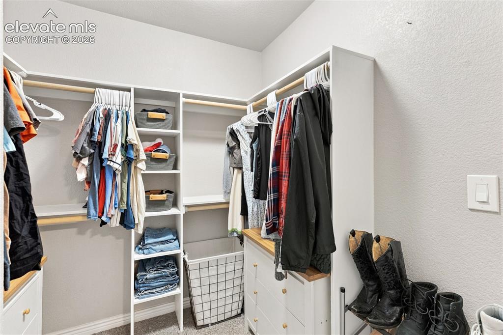 Image 22 of 27: Closet