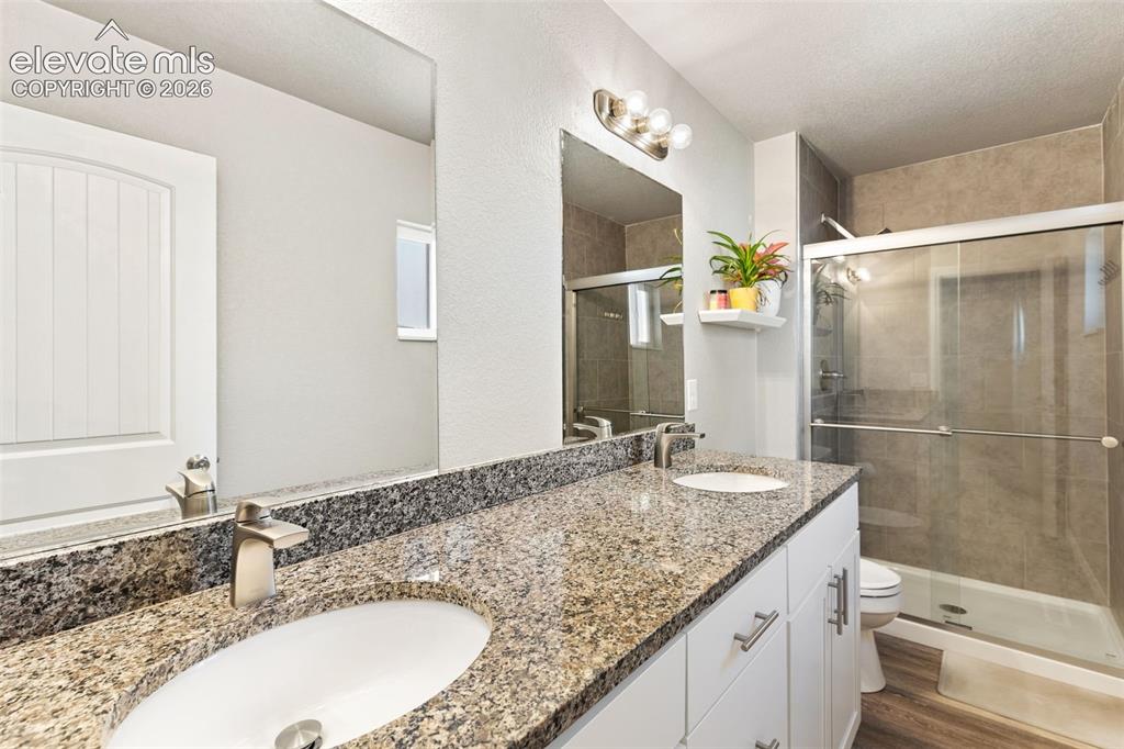 Image 23 of 27: Bathroom