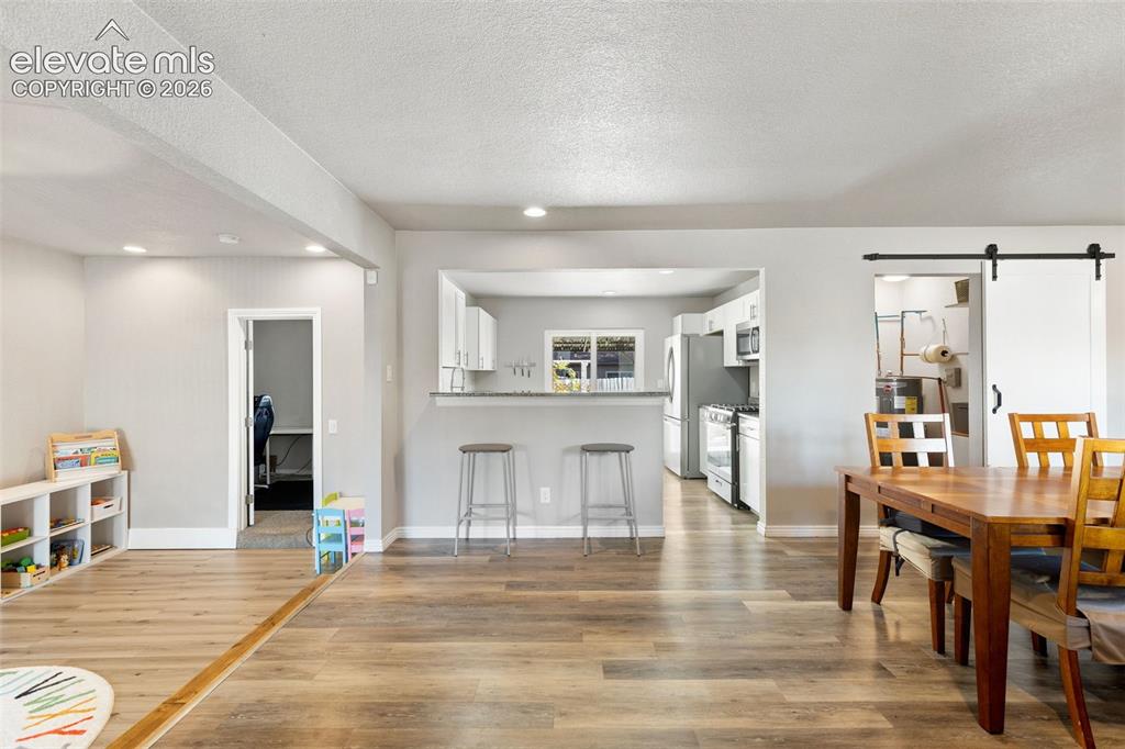 Image 7 of 27: Dining Area
