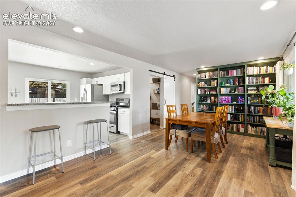Image 8 of 27: Dining Area