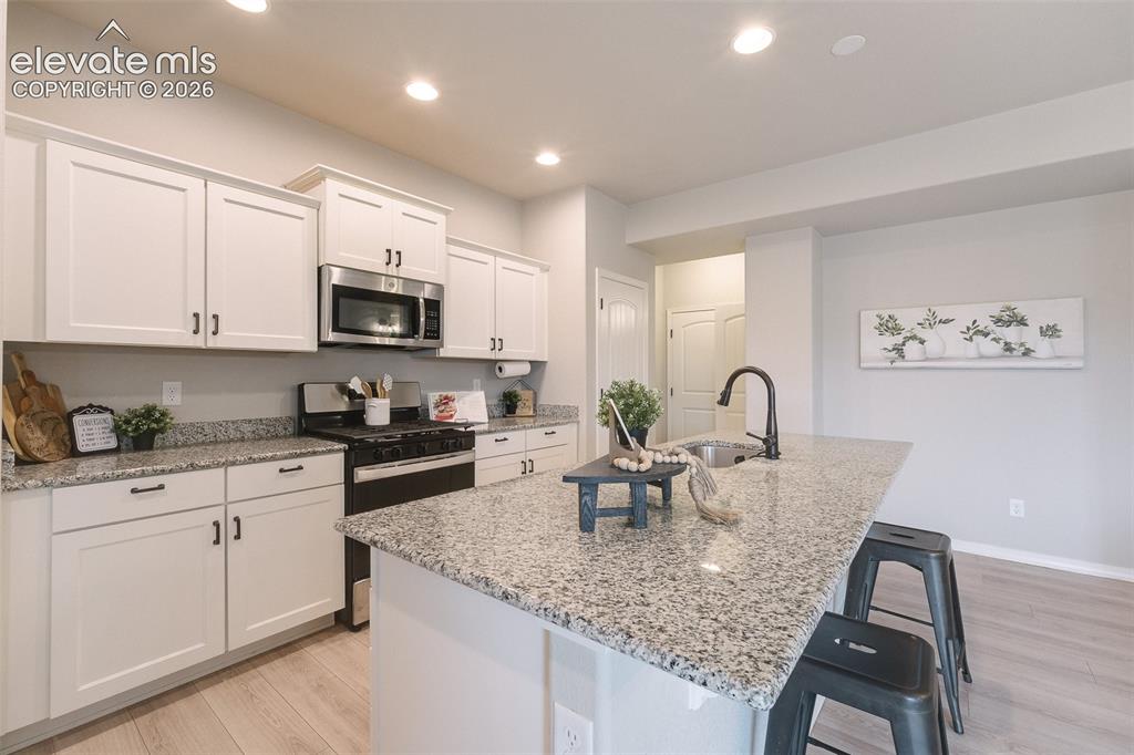 Image 13 of 29: Kitchen
