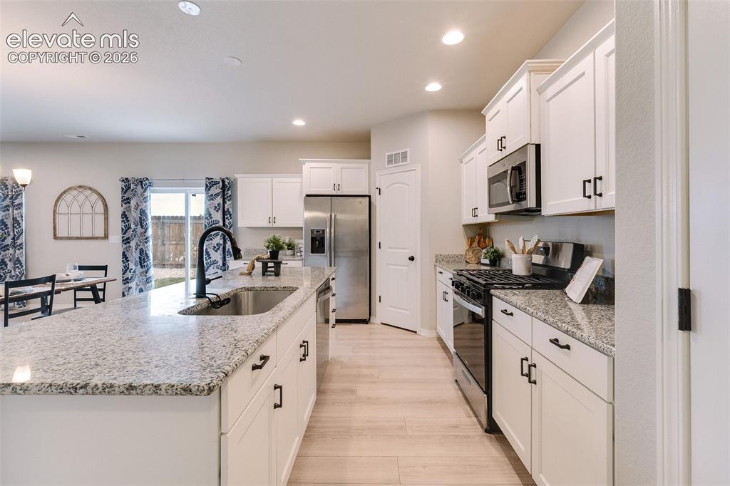 Image 14 of 29: Kitchen