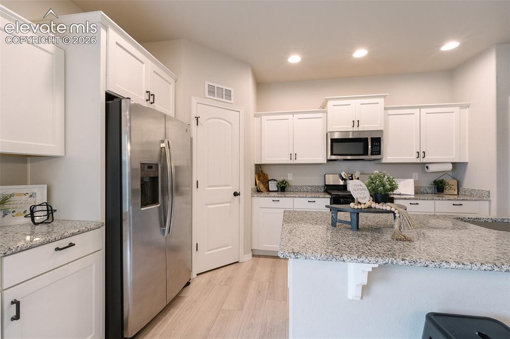 Image 15 of 29: Kitchen