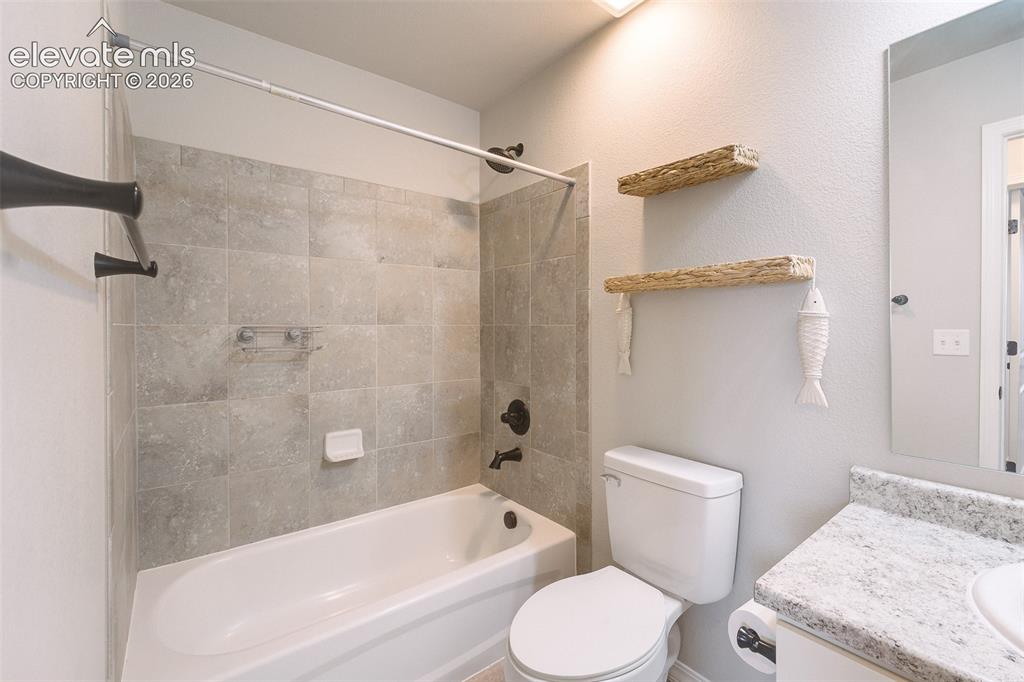 Image 23 of 29: Bathroom