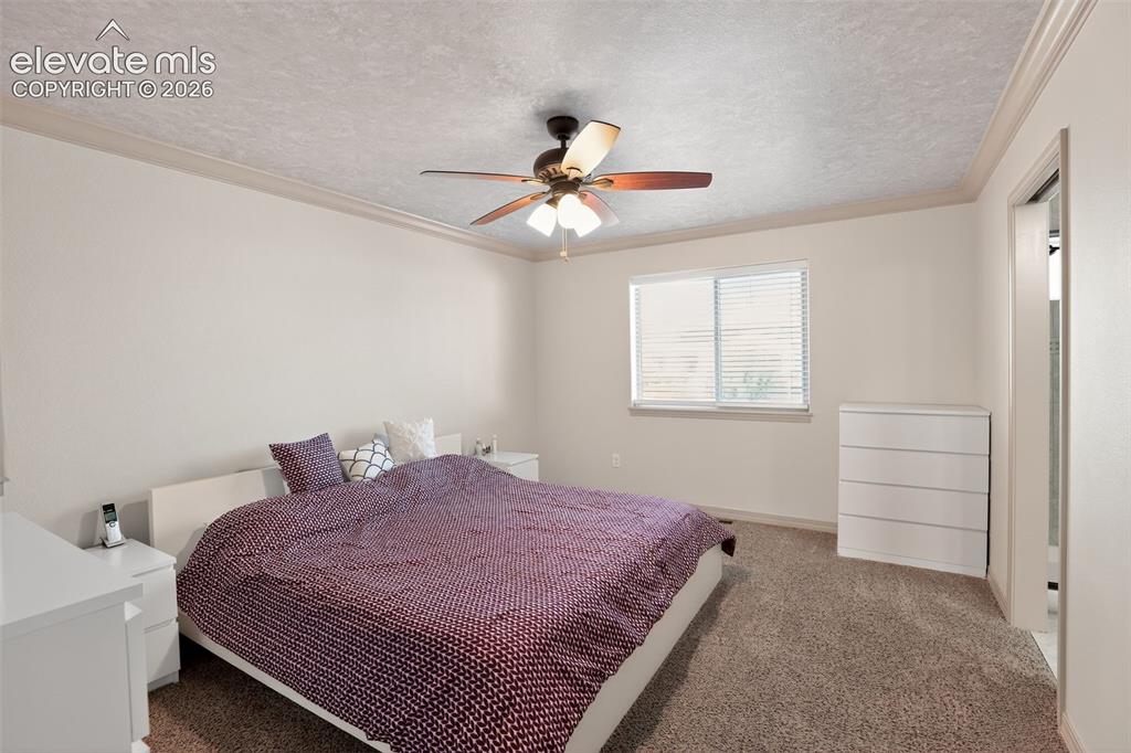 Image 18 of 34: Bedroom