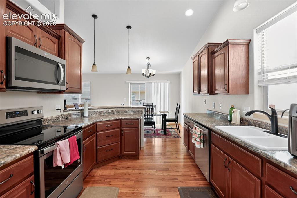 Image 8 of 34: Kitchen