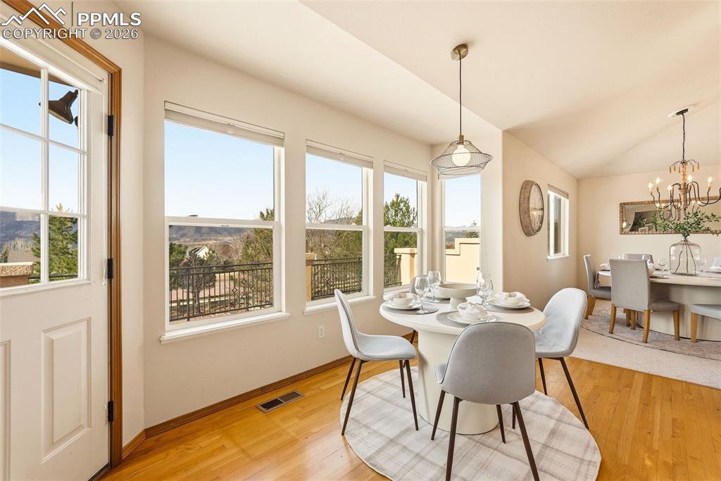 Image 14 of 45: Dining Area