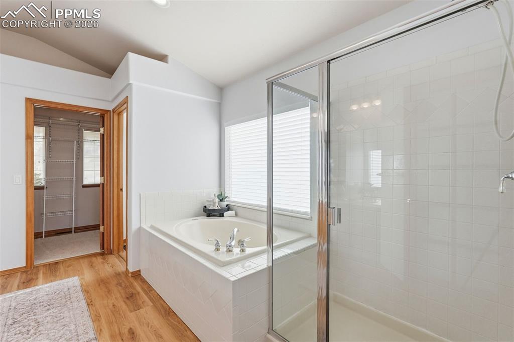 Image 20 of 45: Bathroom