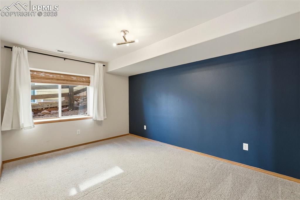 Image 31 of 45: Bedroom