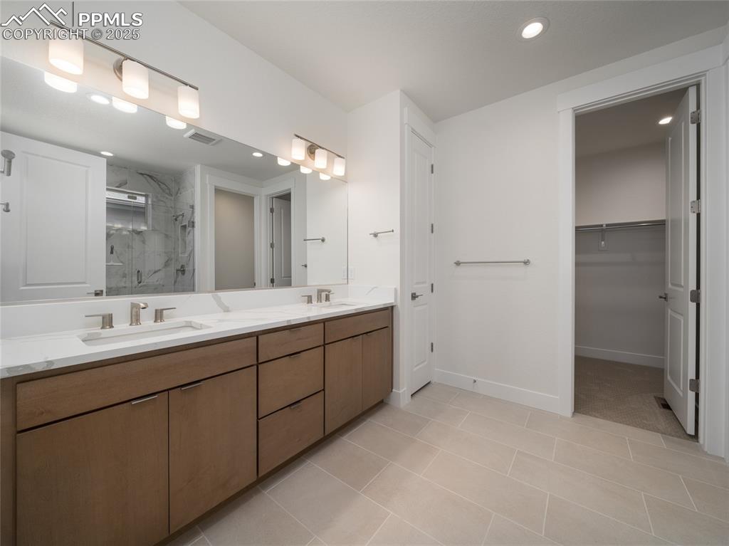 Image 12 of 30: Bathroom