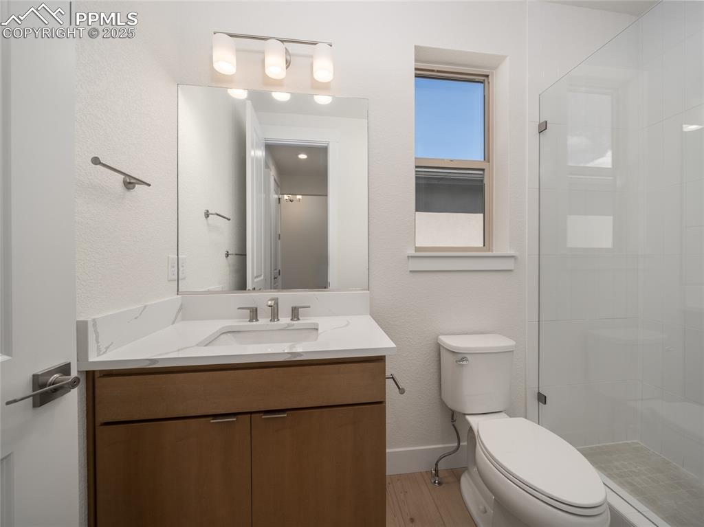 Image 16 of 30: Bathroom